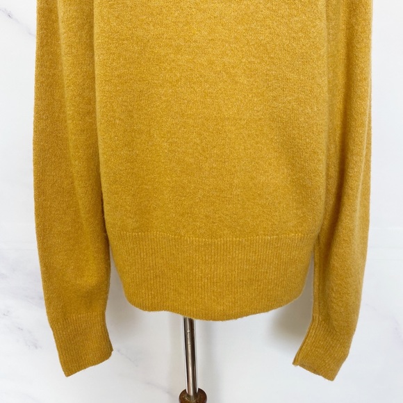 SOLD Madewell Westgate V-Neck Sweater in Coziest Yarn - Picture 10 of 14
